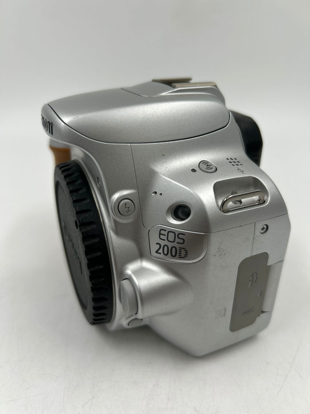 CANON EOS 200D BODY ONLY- SECONDHAND